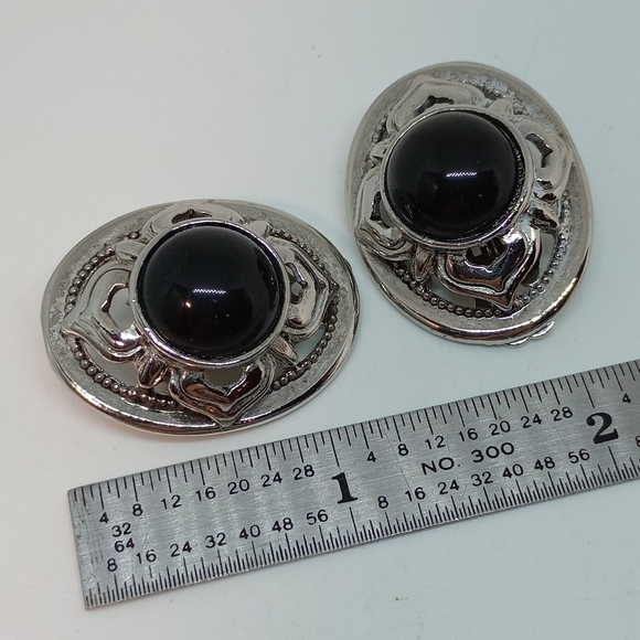 * vintage Ginnie Johansen black cab silver tone clip on earrings - Picture 2 of 6